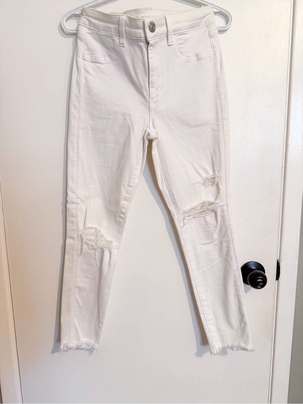 American Eagle Outfitters White Distressed Skinny Jeans